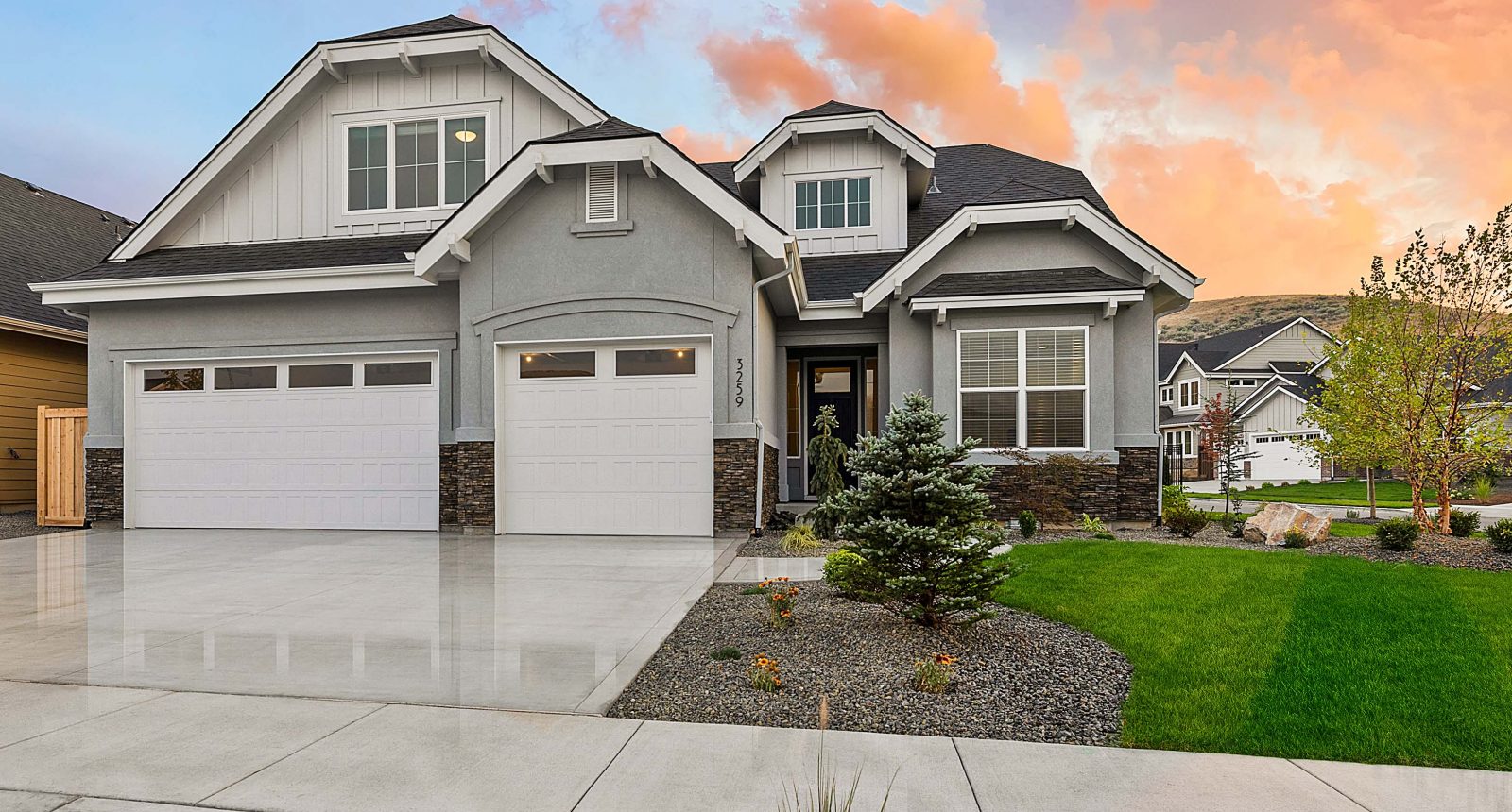 3259 W Antelope View